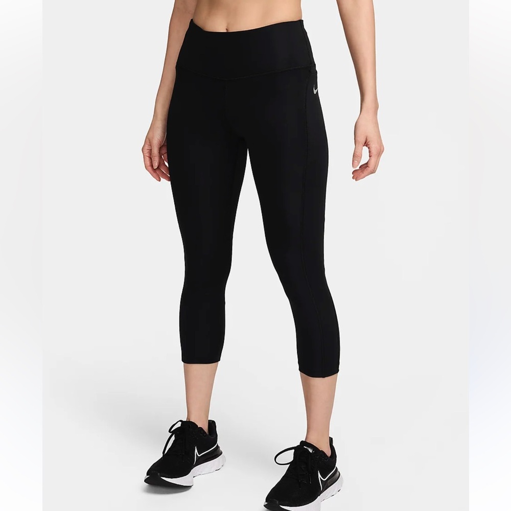 Nike Dri‎ Fit Black Crop Leggings. Size L (758)